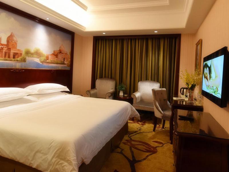Vienna Hotel Loudi Chunyuan Pedestrian Street Exterior photo
