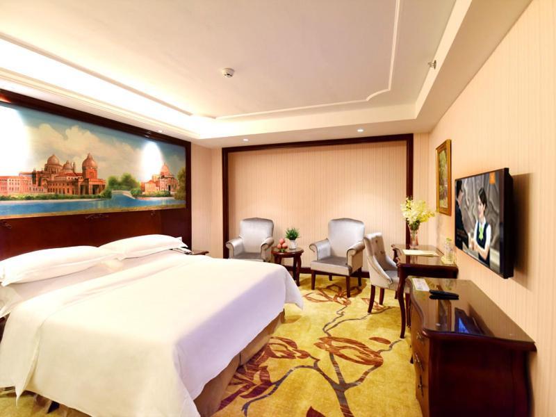 Vienna Hotel Loudi Chunyuan Pedestrian Street Exterior photo